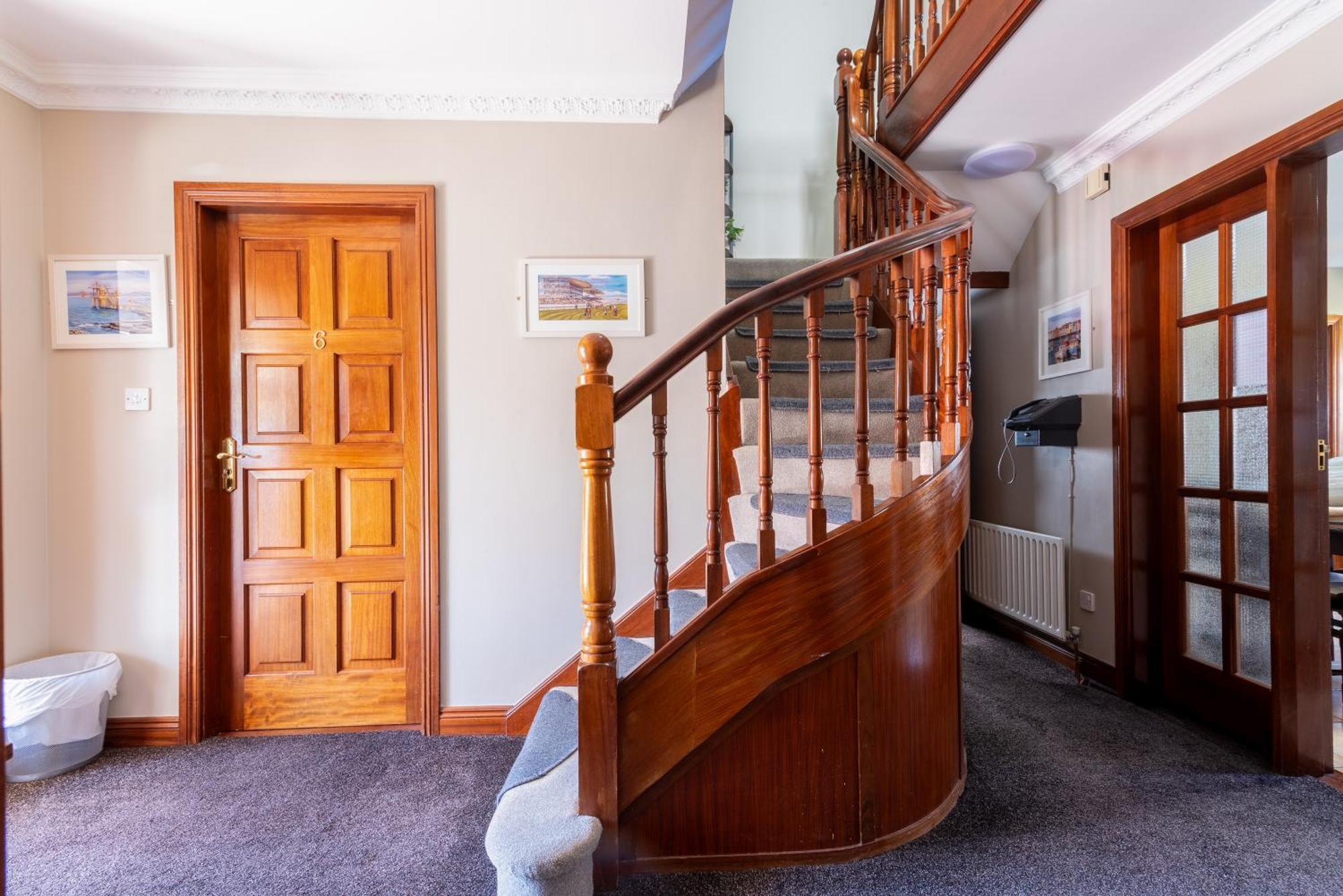 ホテル Avalon House ゴールウェイ エクステリア 写真